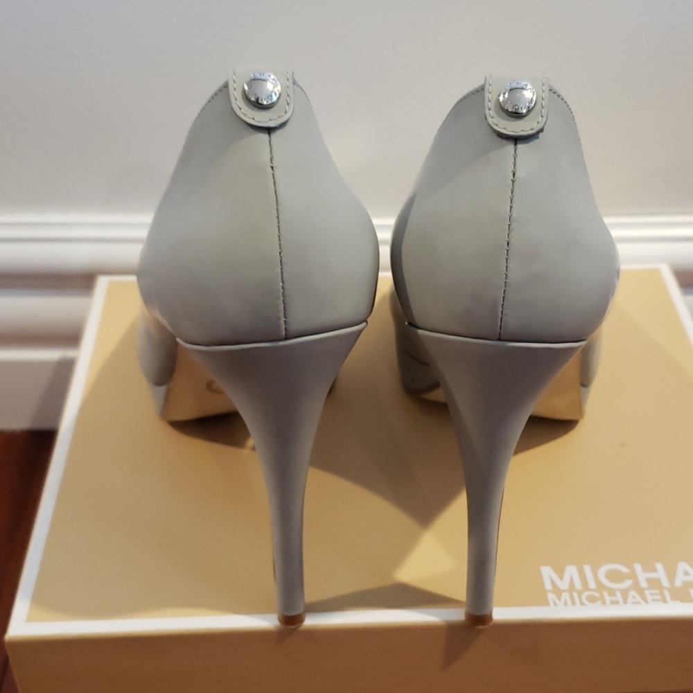 Shoe - Picture 3 of 5